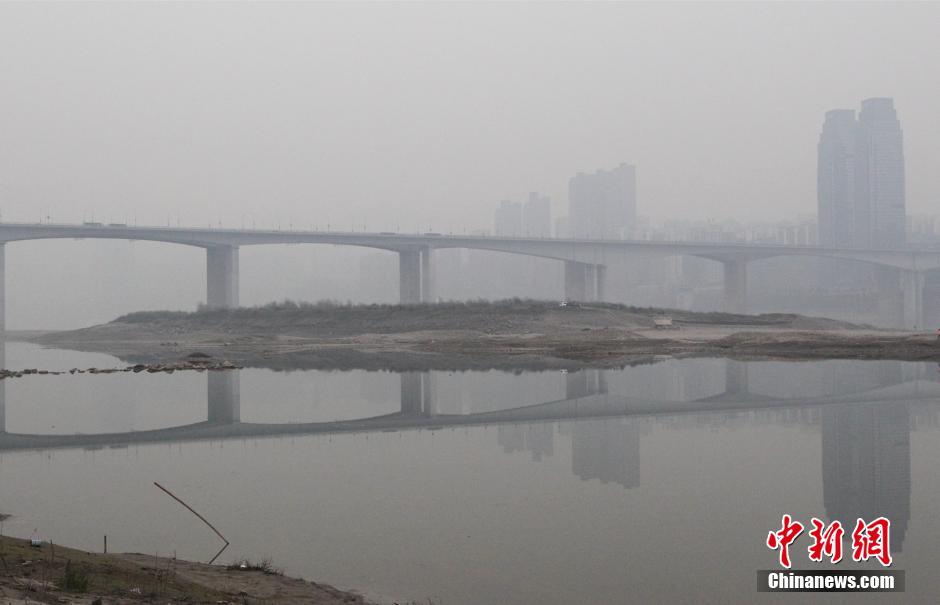 重庆水位持续稳定，碧波荡漾好景致